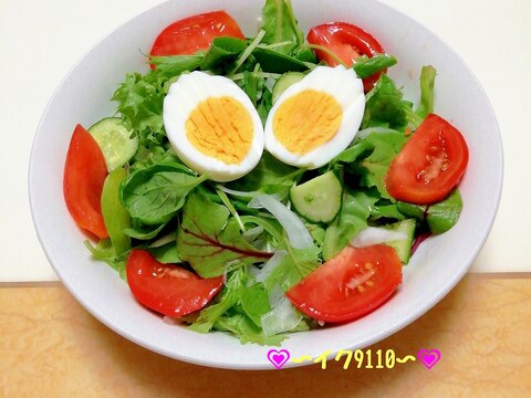 ベビーリーフと茹で卵のフレッシュサラダ